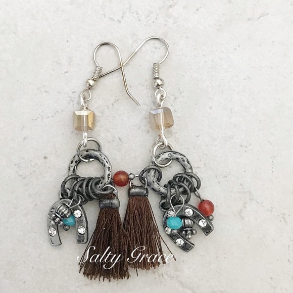 Horseshoe tassel Swarovski earrings - Picture 3 of 6